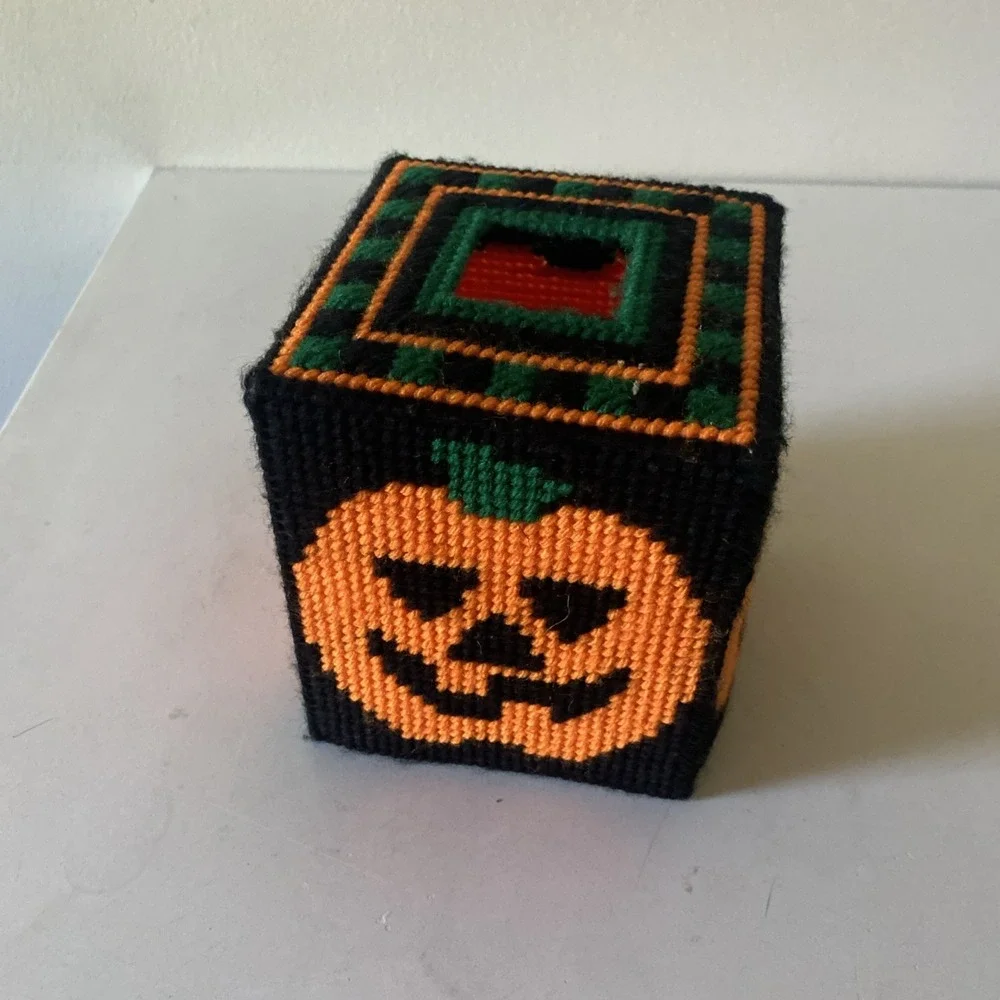 Vtg Handmade Plastic Yarn Halloween Jack-o'-lantern Pumpkin Tissue Box Cover